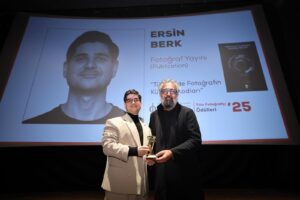 SUBÜ’lü akademisyen Ersin Berk’e Yılın Fotoğraf Yayını Ödülü