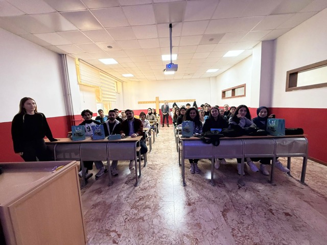 Sakarya Büyükşehir Belediyesi, spor yatırımlarını SUBÜ öğrencilerine tanıttı