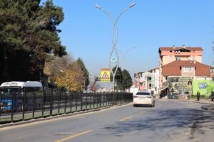 Sakarya'da TEK Yokuşu'nda yayalar için sinyalizasyon sistemi ve yeni ferforje imalatı kuruldu