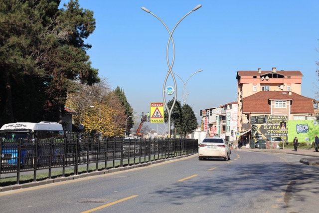 Sakarya'da TEK Yokuşu'nda yayalar için sinyalizasyon sistemi ve yeni ferforje imalatı kuruldu