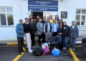 SUBÜ Sağlık Bilimleri Fakültesi öğrencileri mavi kapak projesiyle farkındalık oluşturdu