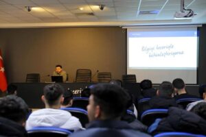 Öğrencilere ve katılımcılara uygun toplantı ve eğitim ortamları.