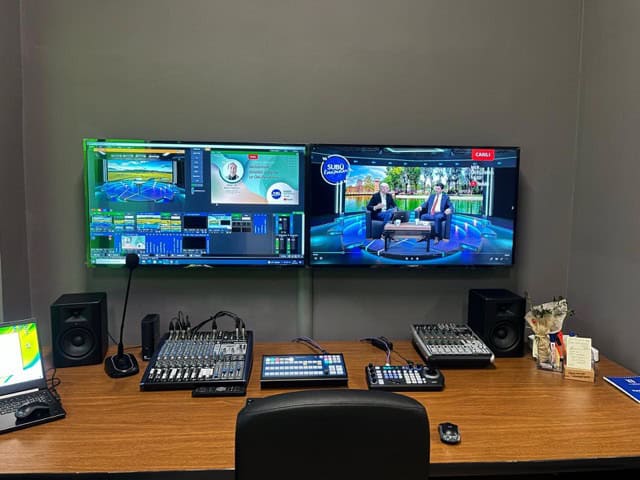 Basın merkezi stüdyosu ve yayın ekipmanları ile medya iletişimi. Profesyonel yayın ve basın hizmetleri sunuyor.