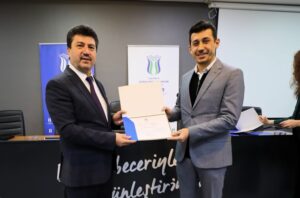 Akademisyenler, SUBÜ'deki Liderlik Okulu Projesinden Sertifikalarını Aldı