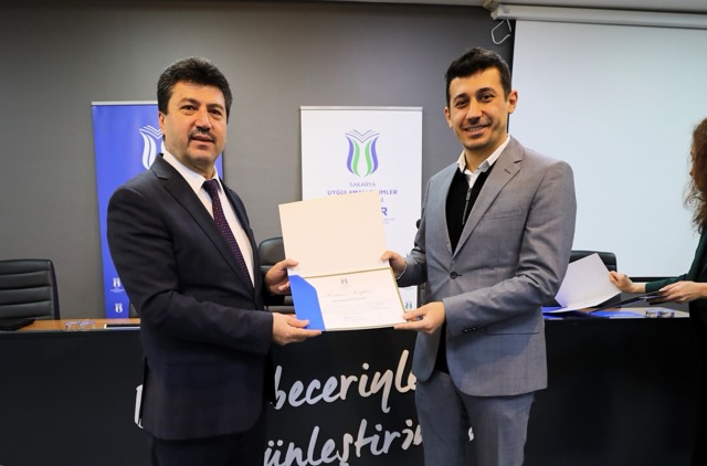 Akademisyenler, SUBÜ'deki Liderlik Okulu Projesinden Sertifikalarını Aldı