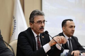 Başkan Şenol Dinç, muhtarlarla bir araya gelerek yerel sorunları ve projeleri değerlendirdi.