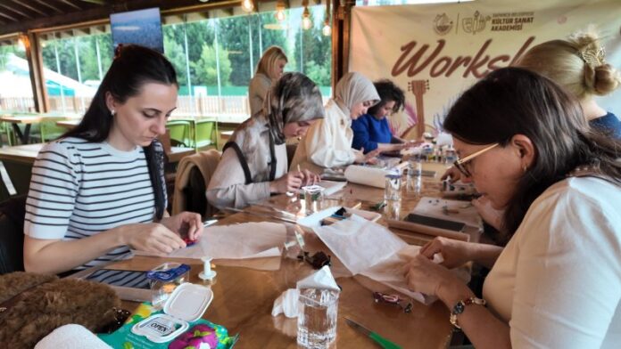 Sapanca Belediyesi’nde Polimer Kil Yaka İğnesi Atölyesi Büyük İlgi Gördü