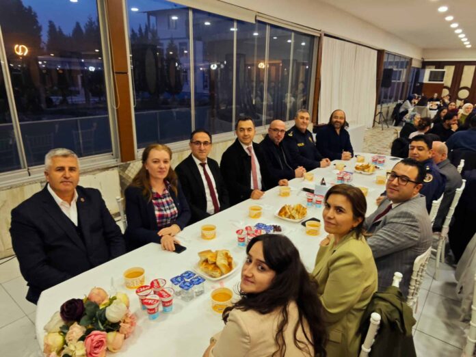 Akyazı’da Sağlık Bilimleri Fakültesi ve MYO Öğrencileri İftar Etkinliğinde Buluştu