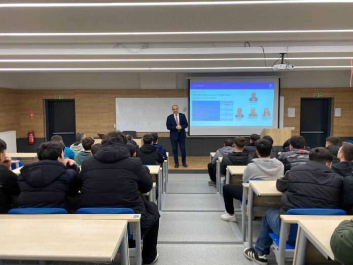 Hendek MYO’da Lise Öğrencilerine Yönelik Kariyer ve Meslek Rehberliği Etkinliği Düzenlendi