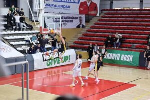 Serdivan Belediyesi U18 Takımı Anadolu Şampiyonası’nda Namağlup Yarı Finale Yükseldi