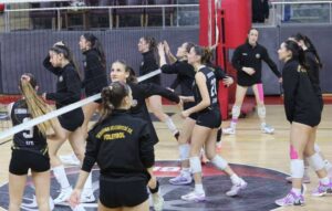 Serdivan Belediyesi Yıldız Kızlar Voleybolunda İl Finalinde Çifte Başarı Elde Etti