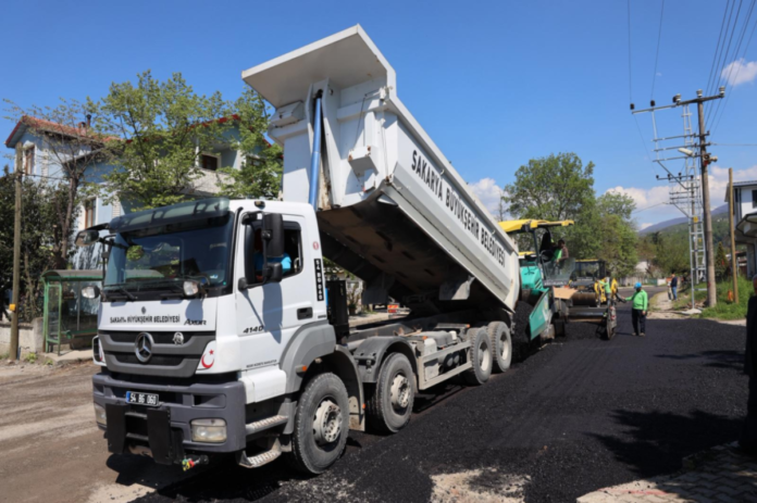 Akyazı’da Altındere ve Yağcılar Mahallelerinde 8 Kilometrelik Yol Asfaltlanıyor