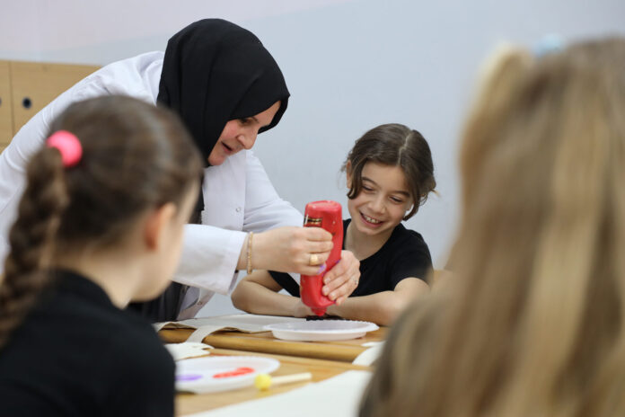 Sakarya'da 23 Nisan'da Çocuklara SAMEK Atölyesi ve Şiir Programı Düzenlendi