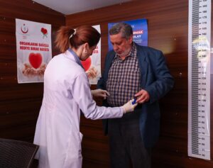 Sakarya Atatürk Bulvarı’nda Sağlık Sokağı Hizmete Açıldı: Vatandaşlara Farklı Branşlarda Bilgilendirme ve Danışmanlık