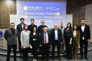 Sakarya Üniversitesi Siyasal Bilgiler Fakültesi’nde Başarı Belgeleri Törenle Verildi