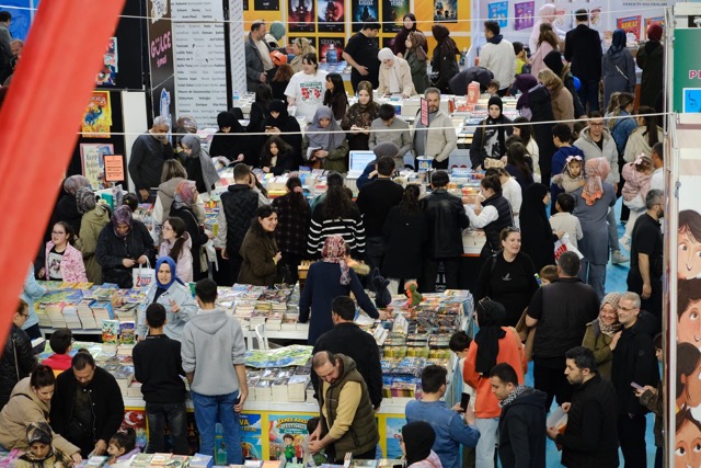 Serdivan 2. Kitap Fuarı’nda İlk 3 Gün Şehre Kültürel Canlılık Getirdi