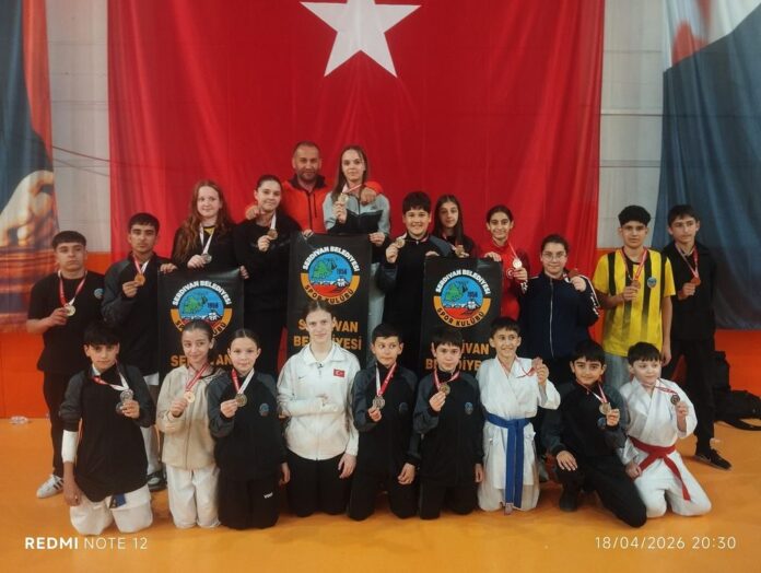 Serdivan Belediyesi Karate Takımı, 23 Nisan Şampiyonası’nda 25 Madalya Elde Etti