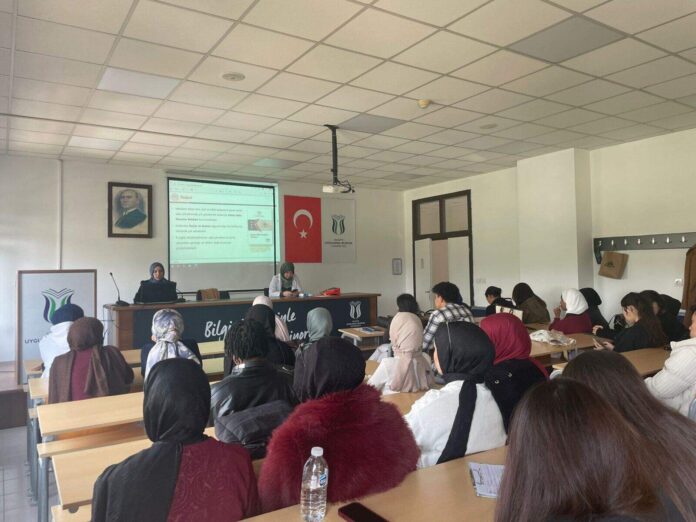 Akyazı'da Yabancı Uyruklu Öğrencilere Sıtma Önleme Eğitimi Gerçekleştirildi