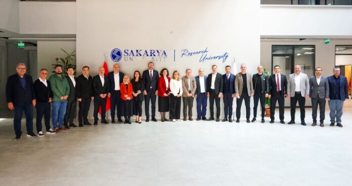 Sakarya Üniversitesi İşletme Fakültesi Danışma Kurulu Yetkinlik Odaklı Eğitimi Gündeme Aldı